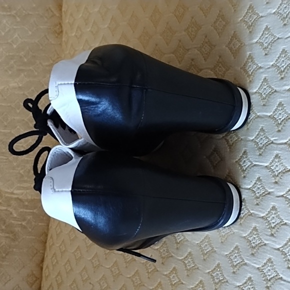 Kenneth Cole black and white leather wedge size 8.5 - Picture 3 of 9